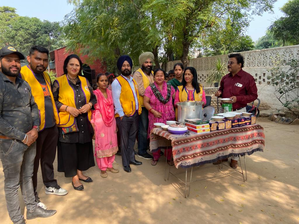 LCM Supreme, LCM ROARS and LEO Club Mohali Supreme Organised Twining Hunger Relieve Activity